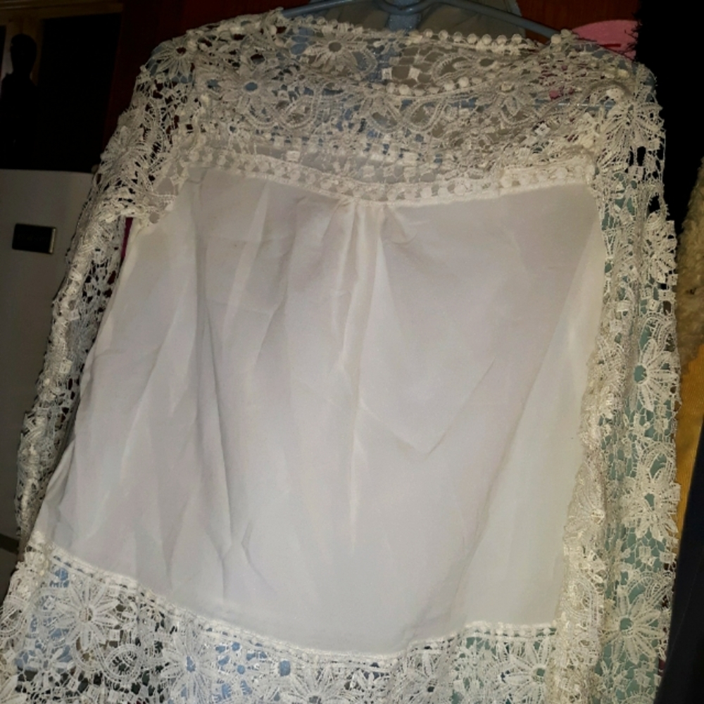 Nwot very lite white blouse with lacy sleeves and around top&bottom